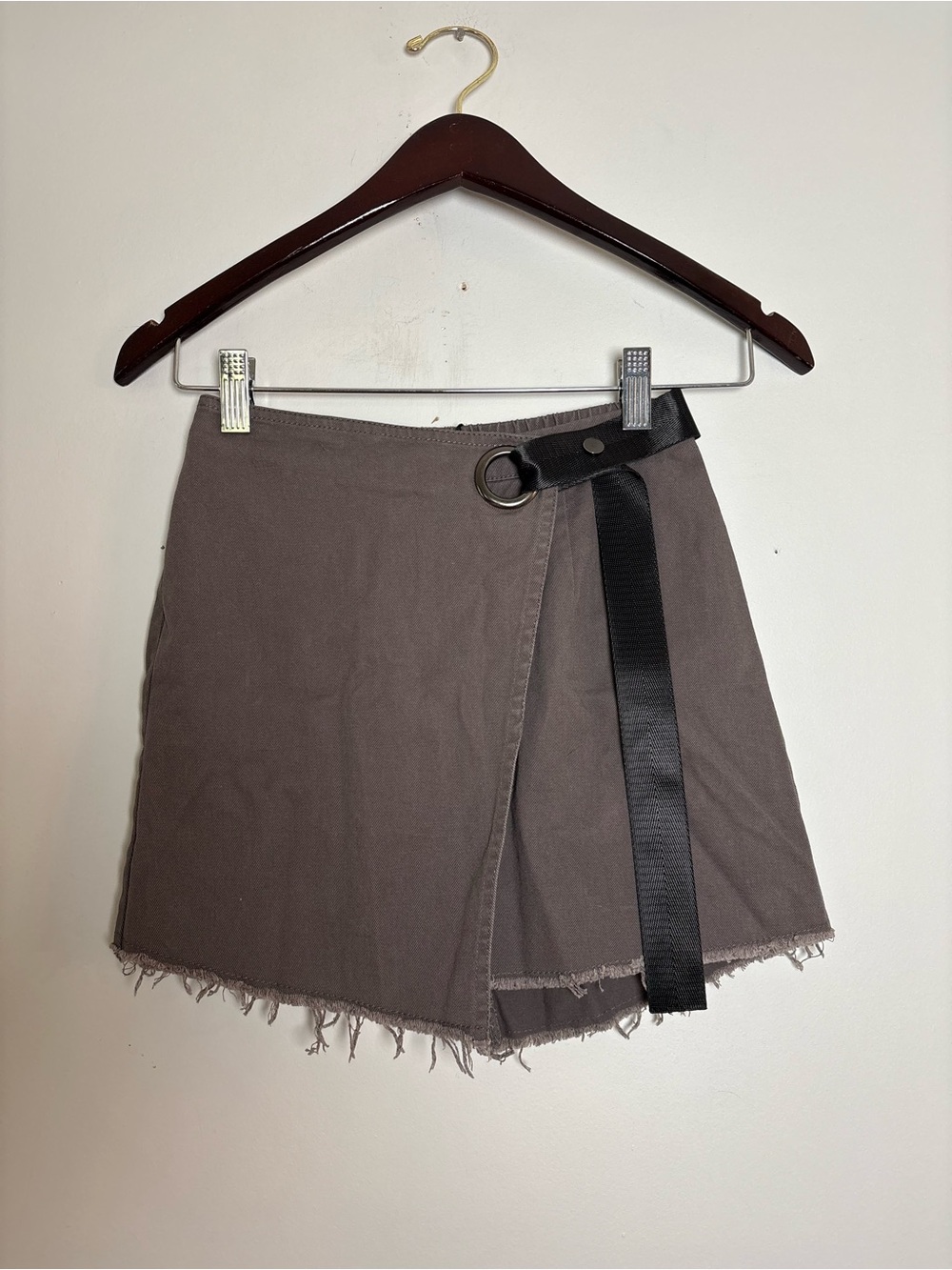 Carmar Los Angeles Wrap Mini Skirt Size 6 NWT Gray Utility Belted Raw Hem Y2K